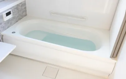 就寝前の入浴介助と安全確認