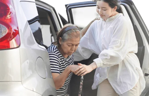 通院や買い物など、外出の付き添いをして欲しい。